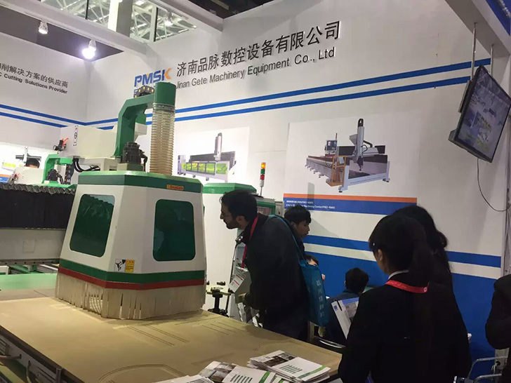 展會開始第一天濟南格特機械（品脈數控）木工加工中心備受矚目3