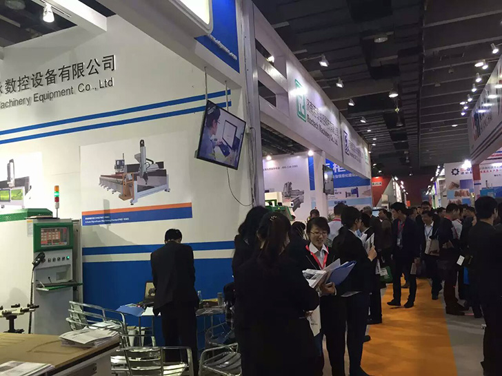展會開始第一天濟南格特機械（品脈數控）木工加工中心備受矚目4